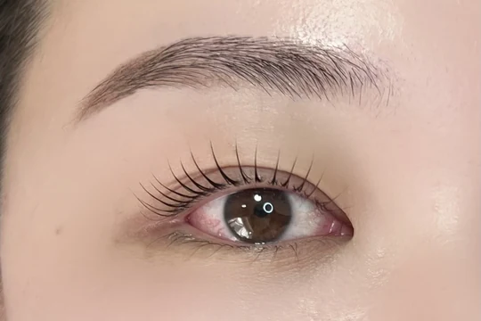 アーチ眉とムーンの組み合わせ写真