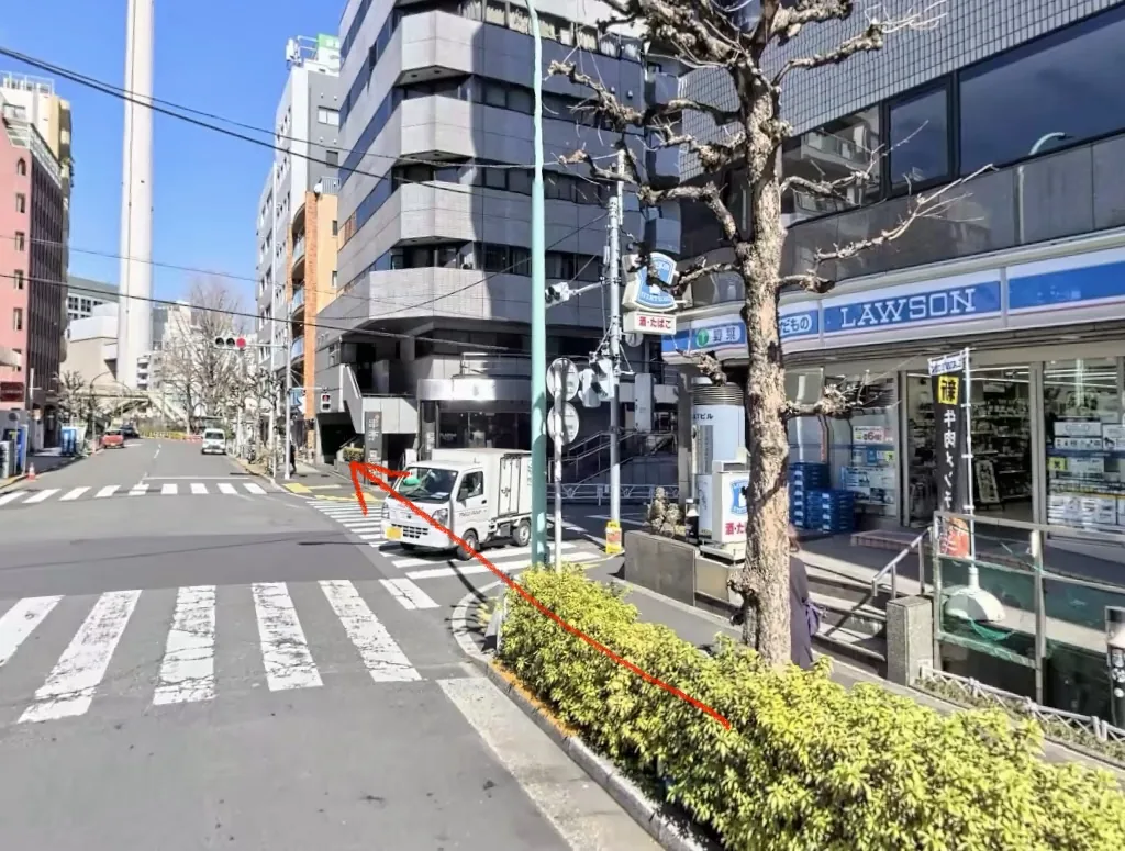 恵比寿店へ向かう途中のローソン付近の交差点